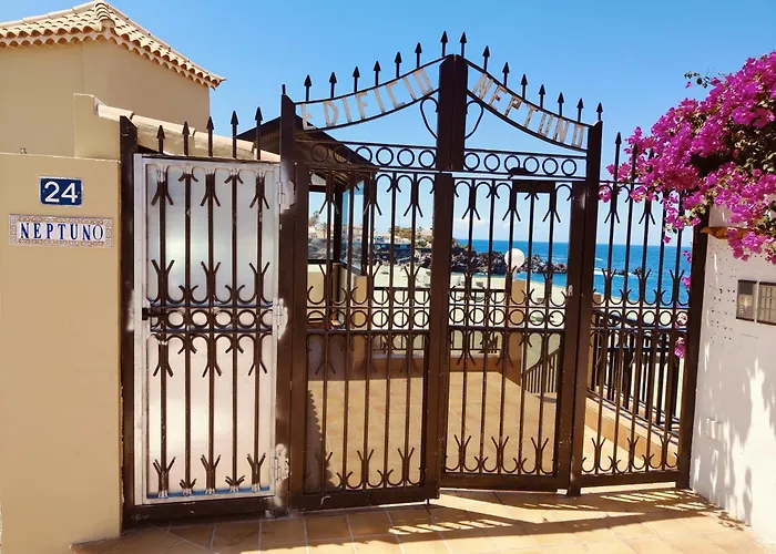 Alejandro Neptuno 아파트